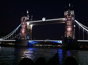 Tower bridge v noci
